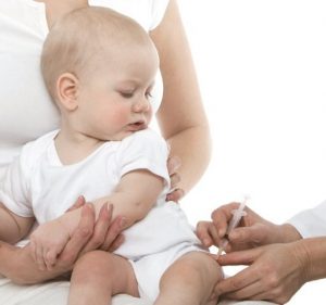 واکسن زدن به کودکان: مراقبت و آشنایی با انواع واکسن در فروشگاه ناجی طب